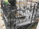 Могильные ограды, кресты, склепы