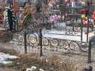 Могильные ограды, кресты, склепы
